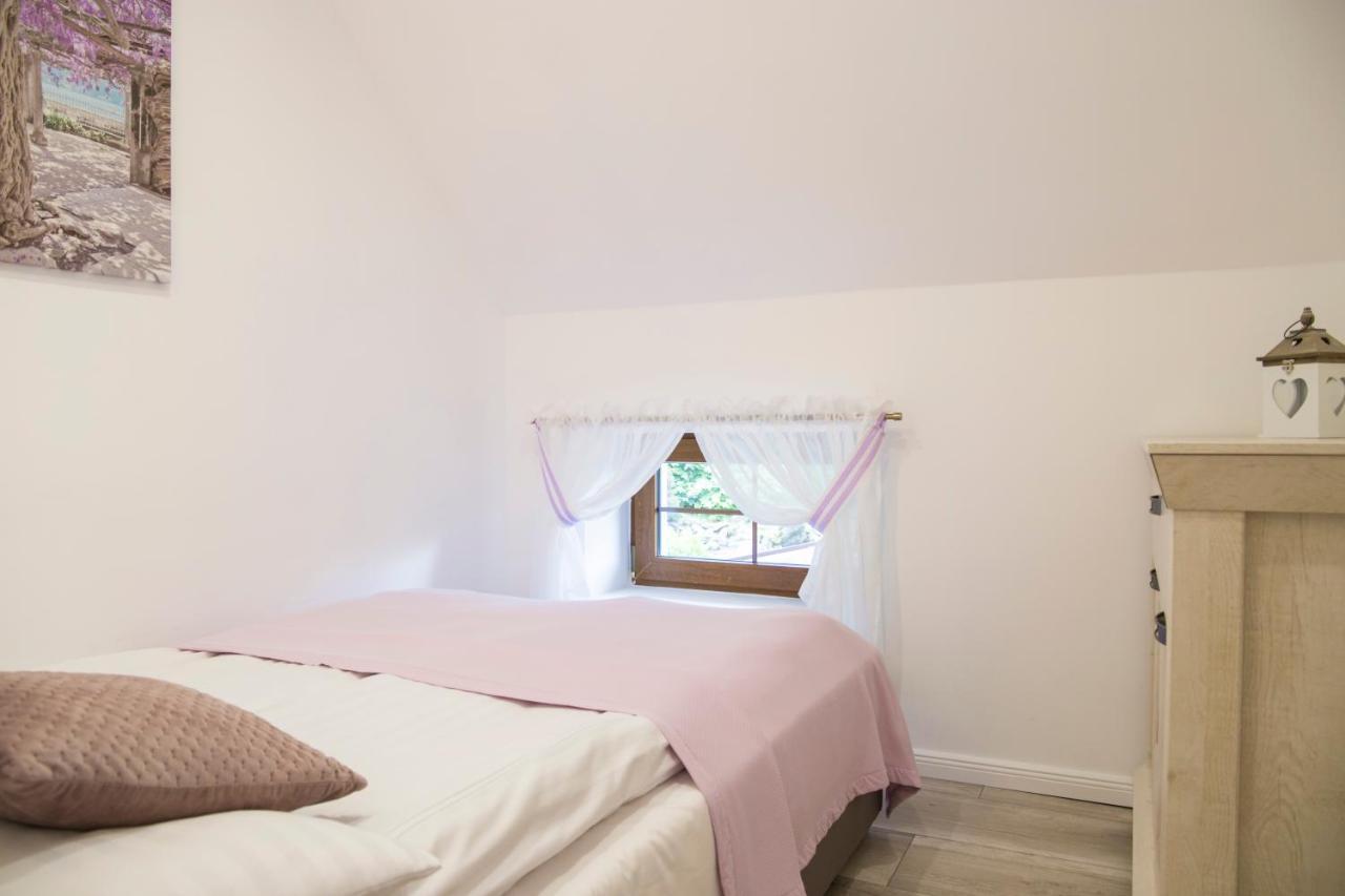 Eden Jacuzzi, Sauna Apartmán *