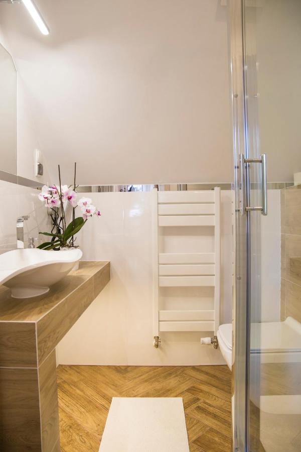 Eden Jacuzzi, Sauna Apartmán *